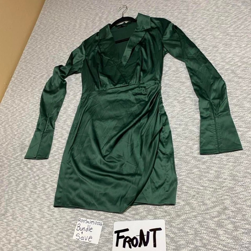 Fashion Nova Green mini dress with long sleeves and V-neckline women S. SKU-C79